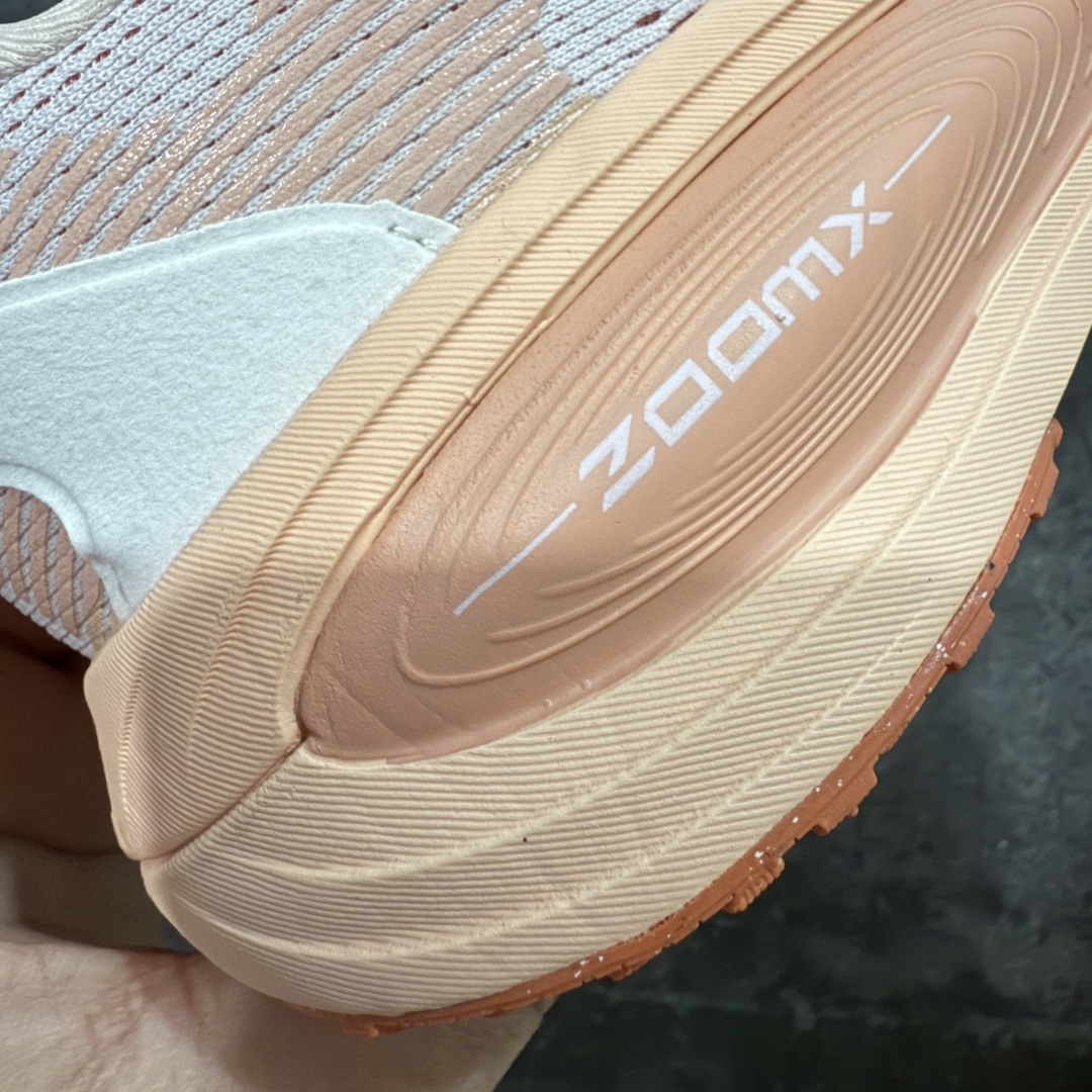 【纯原版】NK Zoom VOMERO 18 轻量跑鞋
耐克网透面气 训跑练步鞋
市面唯一正确组合