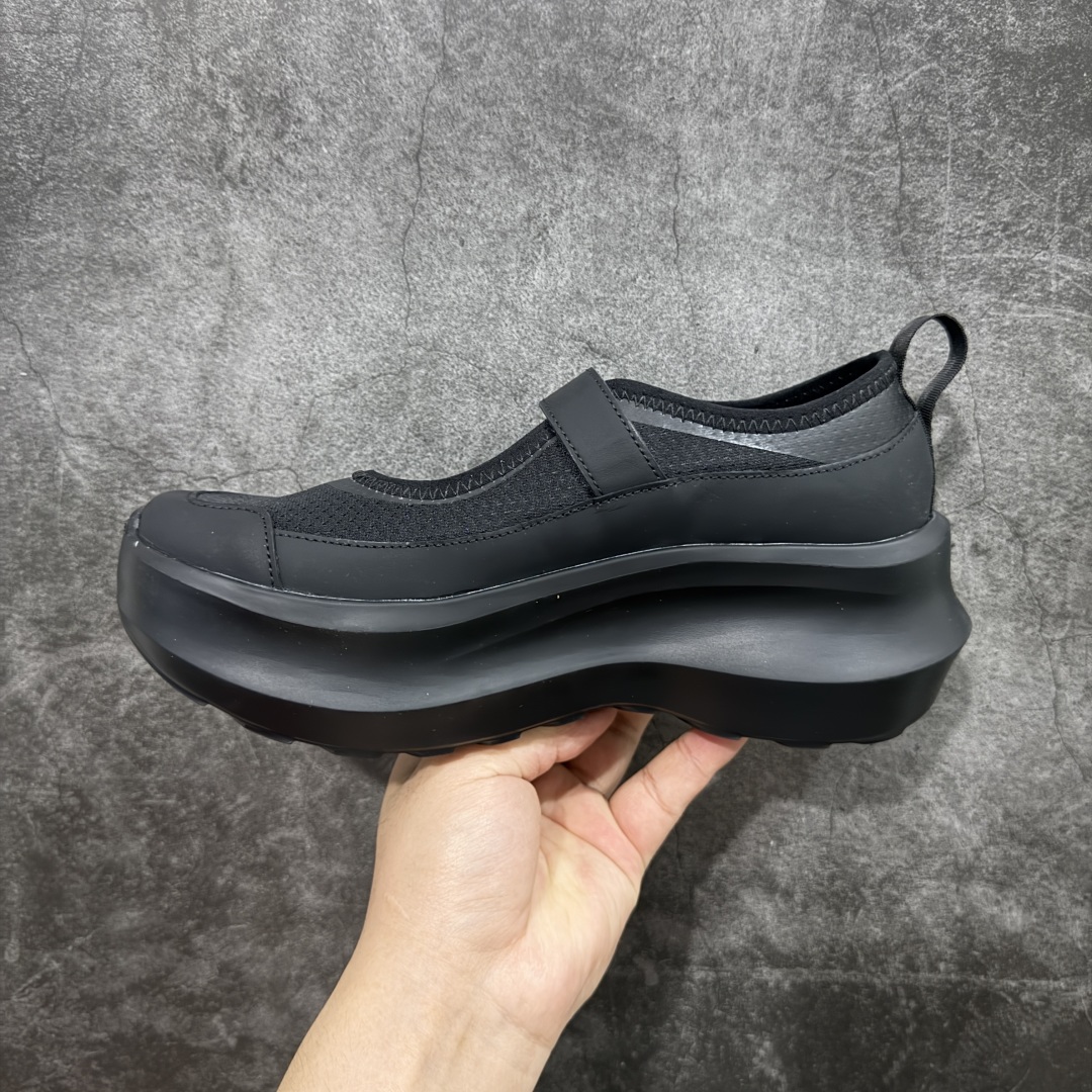 图片[2]-【莞产礼盒版】CDG x Salomon 萨洛蒙 联名款XT-6 系列 厚底 休闲 运动鞋 原版购入开发 做货 独立私模 原材料打造 一比一原版细节 延续品牌设计基因，融合简约的设计和实用的技术性 联名鞋款依旧是黑白简约配色，鞋身上的品牌字样也体现出极简主义的设计风格 搭配Contagrip 橡胶厚底鞋底设计，重新演绎的鞋面部分则以Pulsar Advanced袜套式轮廓替换了之前抽绳鞋带 并饰有网眼、抗撕裂材质鞋面、防水胶条以及尼龙拉环等细节 面料： 原版定制进口科技面料 内里： 原版进口透气网里 大底： 原版开模超轻发泡材质 底厚： 6.5CM 尺码：34-40（34 40订做不退换）-选品中心