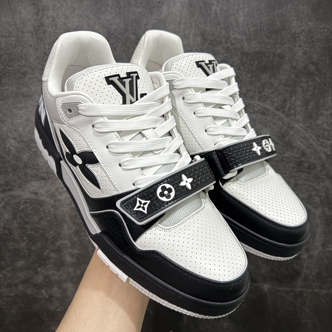 【佛山顶级超A版】Louis Vuitton LV Trainer系列 黑白熊猫魔术贴 仓库现货 当天可取 私人订单 专柜混卖零售专供 所有配色均为购买原版复刻 整体版型 皮料 市场独一无二 后跟版型都可以自行对比[机智]吊打市场所有货 怒甩十条街，欢迎拿市场各大工厂的货来对比！ 鞋舌烫金超正 压印程度秒杀市面90%以上的高端货 新配色陆续开发出货 尺码：39-45-选品中心