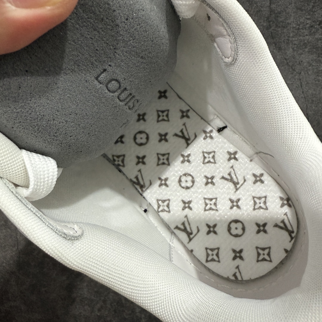 图片[9]-【佛山顶级超A版】Louis Vuitton LV Trainer系列 黑白熊猫魔术贴 仓库现货 当天可取 私人订单 专柜混卖零售专供 所有配色均为购买原版复刻 整体版型 皮料 市场独一无二 后跟版型都可以自行对比[机智]吊打市场所有货 怒甩十条街，欢迎拿市场各大工厂的货来对比！ 鞋舌烫金超正 压印程度秒杀市面90%以上的高端货 新配色陆续开发出货 尺码：39-45-选品中心