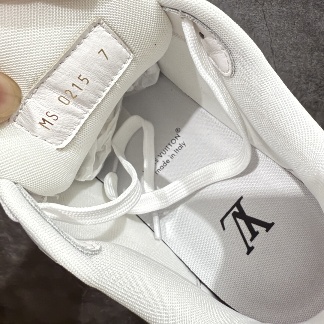 图片[8]-【佛山顶级超A版】Louis Vuitton LV Trainer系列 黑白熊猫魔术贴 仓库现货 当天可取 私人订单 专柜混卖零售专供 所有配色均为购买原版复刻 整体版型 皮料 市场独一无二 后跟版型都可以自行对比[机智]吊打市场所有货 怒甩十条街，欢迎拿市场各大工厂的货来对比！ 鞋舌烫金超正 压印程度秒杀市面90%以上的高端货 新配色陆续开发出货 尺码：39-45-选品中心