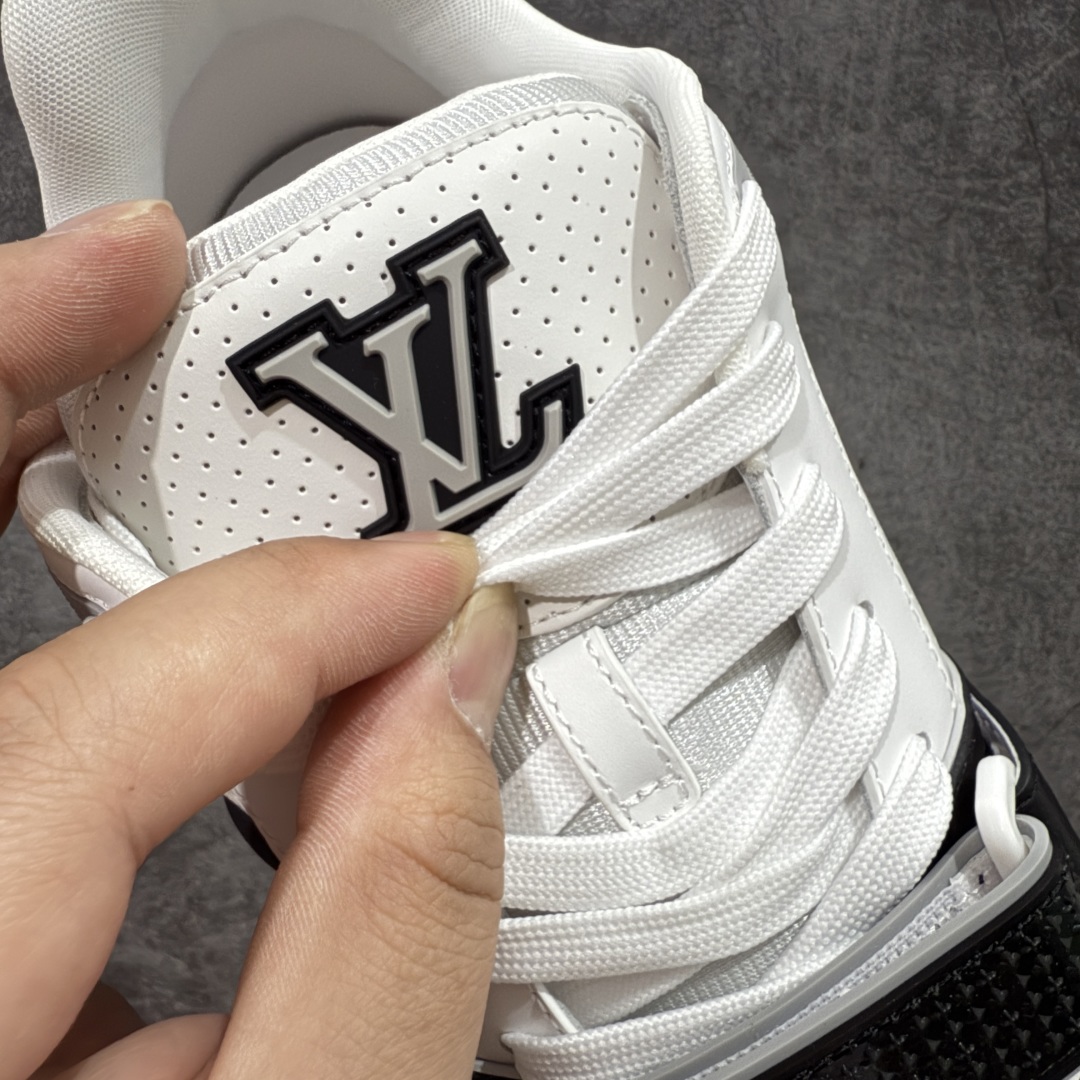 图片[7]-【佛山顶级超A版】Louis Vuitton LV Trainer系列 黑白熊猫魔术贴 仓库现货 当天可取 私人订单 专柜混卖零售专供 所有配色均为购买原版复刻 整体版型 皮料 市场独一无二 后跟版型都可以自行对比[机智]吊打市场所有货 怒甩十条街，欢迎拿市场各大工厂的货来对比！ 鞋舌烫金超正 压印程度秒杀市面90%以上的高端货 新配色陆续开发出货 尺码：39-45-选品中心