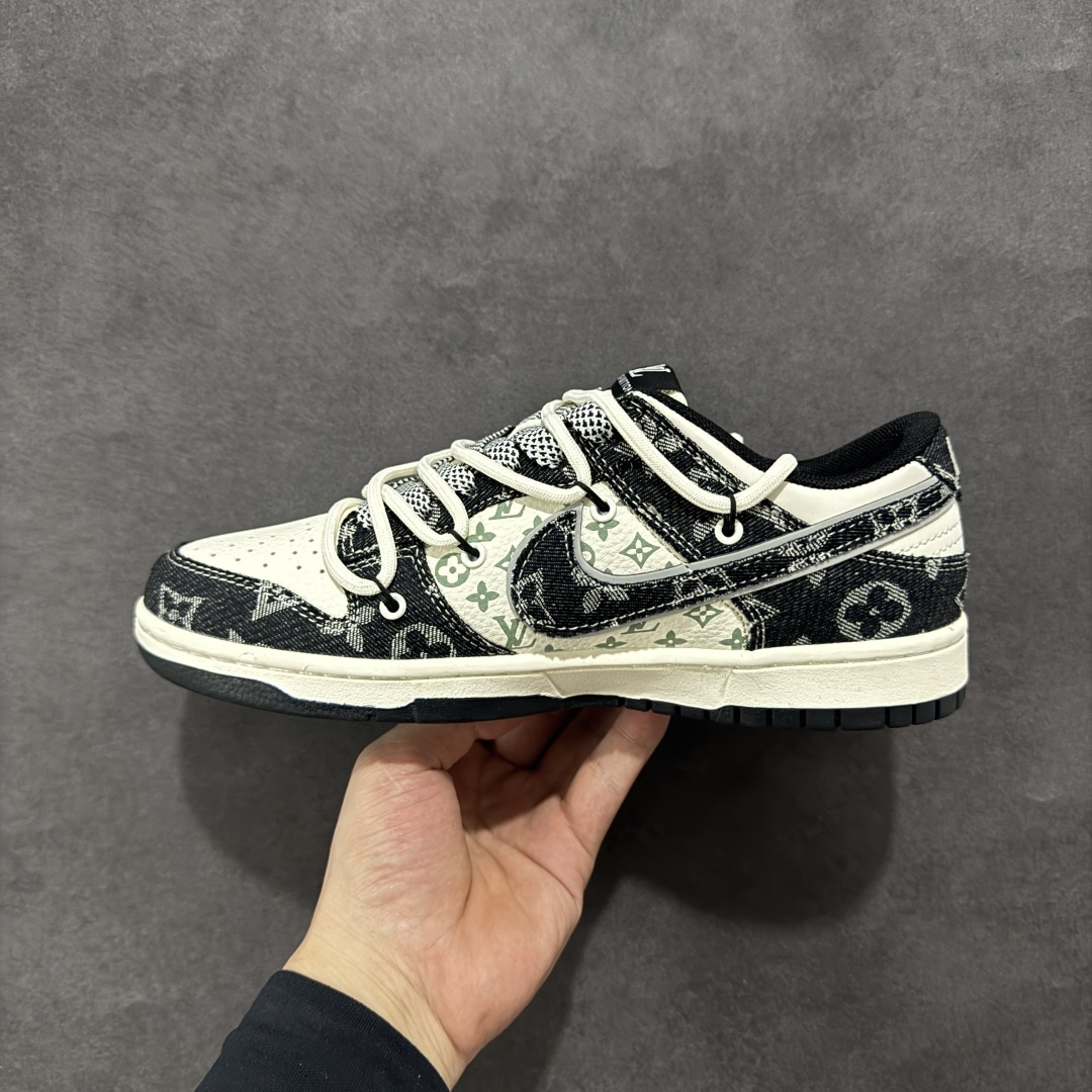 300 【定制版】Nike SB Dunk Low LV联名 绑带黑牛仔印花 周年高端定制 低帮休闲板鞋 YX5066-320