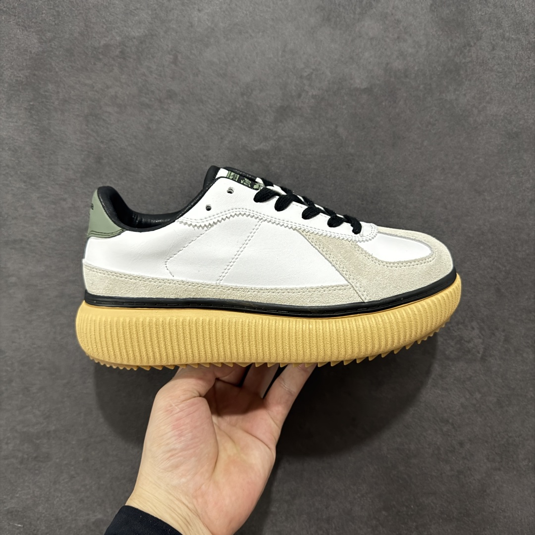 【公司级】ASICS Onitsuka Tiger/鬼塚虎 鬼冢虎 DELECITY 鞋帮高度 低帮 功能 平衡,支撑,增高,耐磨 运动系列 时尚休闲松糕跟 厚底增高小白鞋 Onitsuka Tiger的DELECITY系列是一款男女通用的运动鞋，具有轻量、舒适、缓冲和透气的特点。该系列鞋款通常采用轻质材料，提供良好的支撑和减震效果，适合日常运动和休闲穿着。 尺码： 36-45 编码： FS230250-选品中心