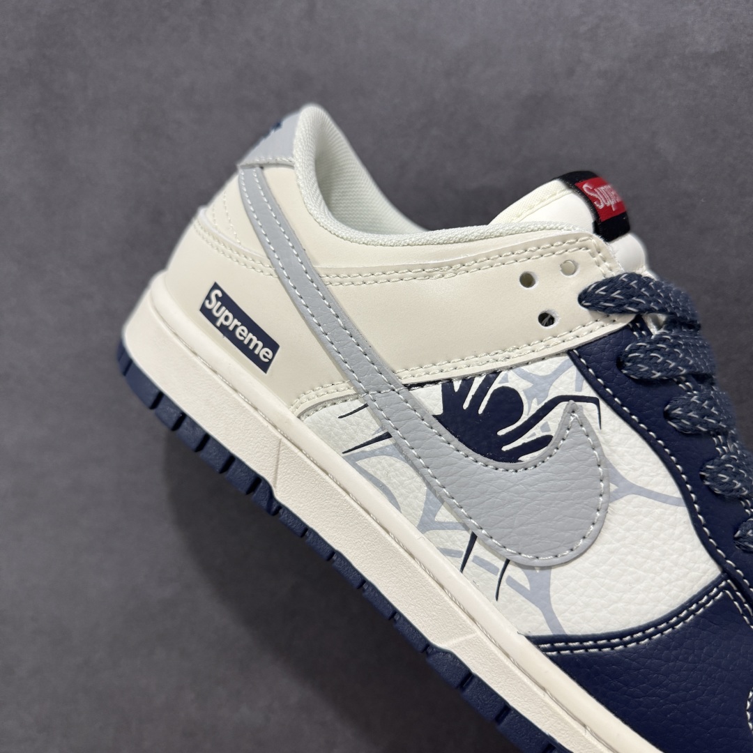  
【定制版】Nike SB Dunk Low x Supreme 蓝白灰小钩
纯原大厂出品 极力推荐
