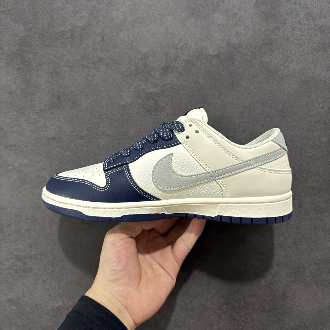  
【定制版】Nike SB Dunk Low x Supreme 蓝白灰小钩
纯原大厂出品 极力推荐
