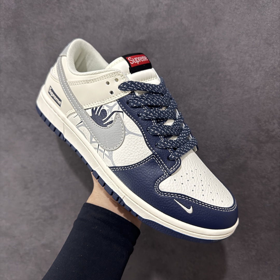  
【定制版】Nike SB Dunk Low x Supreme 蓝白灰小钩
纯原大厂出品 极力推荐
