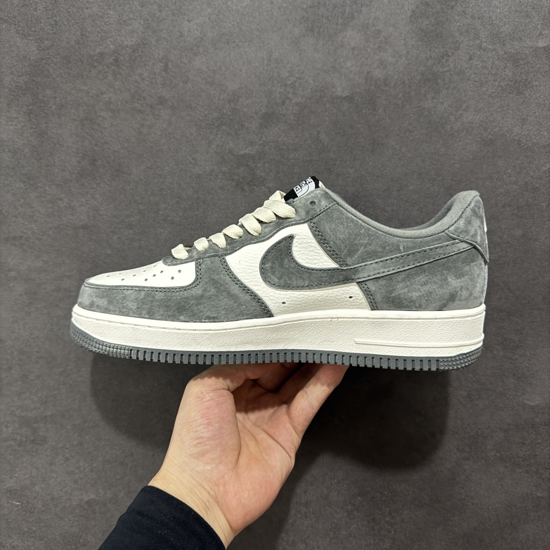  
海外爆款限量发售！高端定制Nike Air Force 1 '07 Low 北面联名--- 猪八白灰