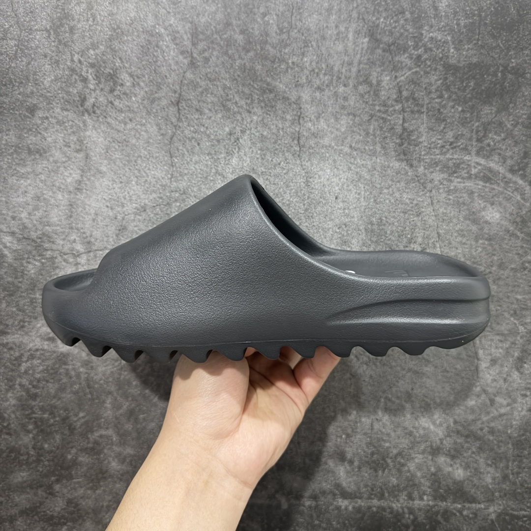  
【X版纯原】YEEZY SLIDE 黑色 HQ6448
椰子拖鞋 同源公司EVA粒子环保塑料 
原厂
