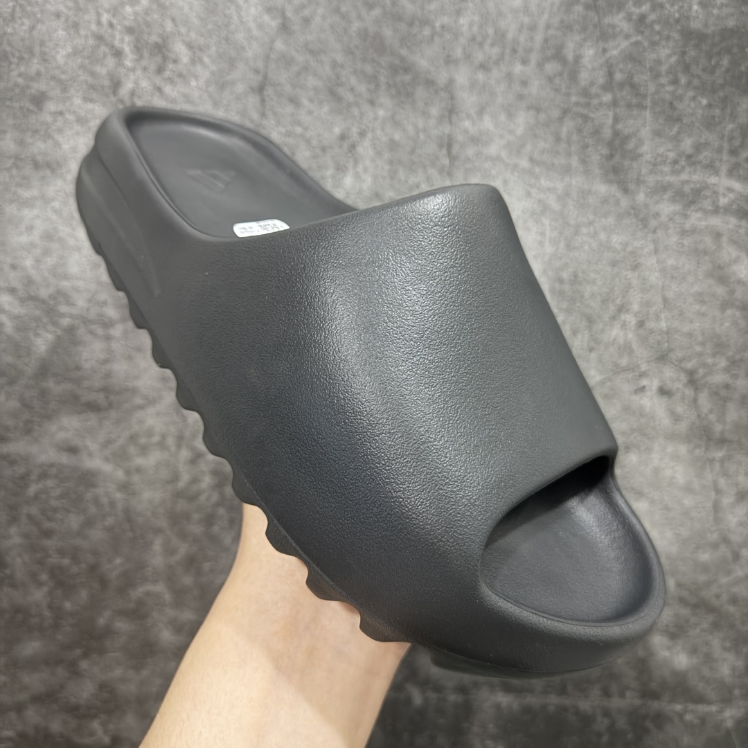  
【X版纯原】YEEZY SLIDE 黑色 HQ6448
椰子拖鞋 同源公司EVA粒子环保塑料 
原厂