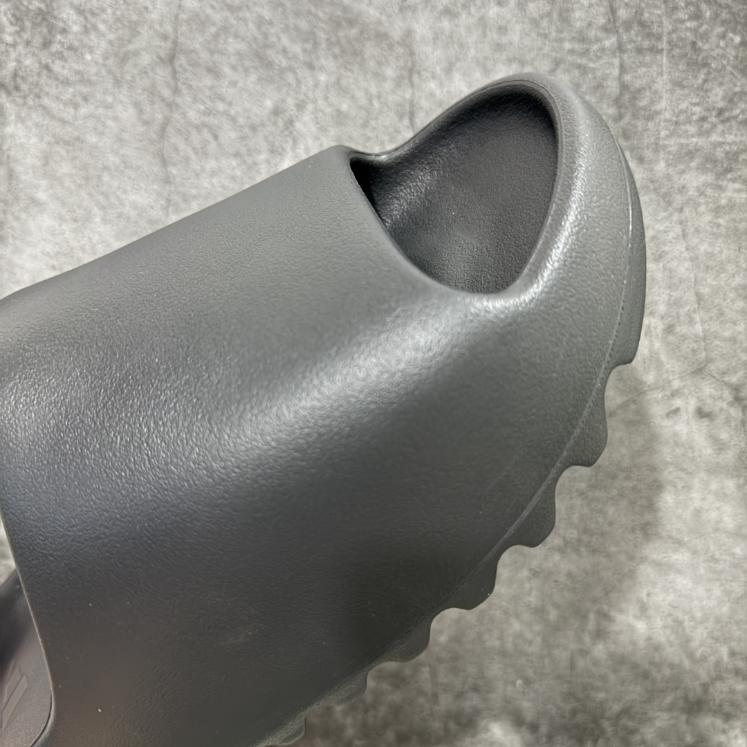  
【X版纯原】YEEZY SLIDE 黑色 HQ6448
椰子拖鞋 同源公司EVA粒子环保塑料 
原厂