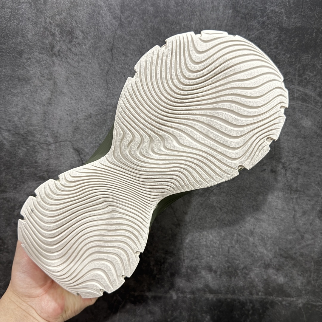 图片[9]-【纯原版】Adidas Vento XLG MTW 顶级品质 原鞋开发 原版大盒 脉冲系列 复古休闲老爹鞋 官方同步配色 鞋面是透气网面和皮革拼接 脚感轻盈 不闷汗 每次穿着跑步都感觉脚底在自由呼吸 鞋底是adidas经典的防滑设计 纹路很深 抓地力超稳 低帮设计很显脚踝纤细 却不失满满的包围安全感 货号： JR6389  尺码：35.5 36 36.5 37 38 38.5 39 40 40.5 41 42 42.5 43 44 44.5 45-选品中心