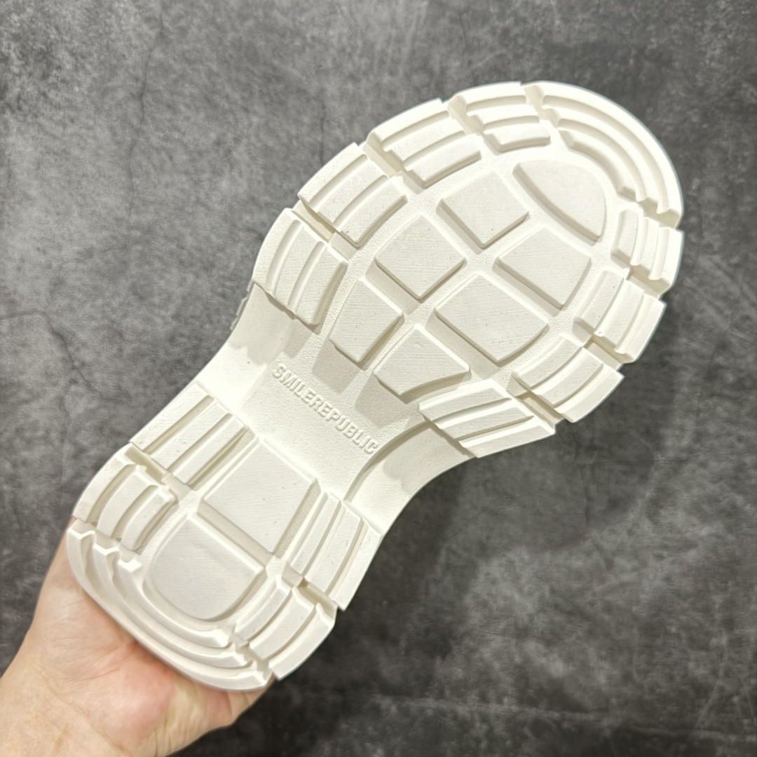 图片[9]-【广东纯原版本】新款SMILEREPUBLIC 檀健次 老爹鞋2.0系列重磅来袭🔥🔥🔥采用了 水洗布 TPU贴盒大底厚底7cm大底轻盈又增高💯#SMILEREPUBLIC三周年#SMILEQUEEN#开口笑二代#厚底鞋#偏要高调#我的厚米鞋 三个色 黑白 全黑 全白 厚底软得像是自带弹簧，鞋型把整条腿衬得特别秀气，配中筒袜瞬间变身学院少女，，感觉脖子以下全是腿 ✅ 小红书爆款 李昀锐、于文文、大鹏、痞幼、苏醒、刘畊宏老师等～众多明星纷纷上脚👟 35 36 37 38 39 40 41 42 43 44 45-选品中心