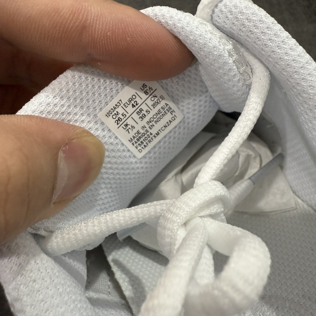 ASICS GEL-KAYANO 14 亚瑟士系列轻量缓震休闲运动跑步鞋
市场天花板品质
鞋型