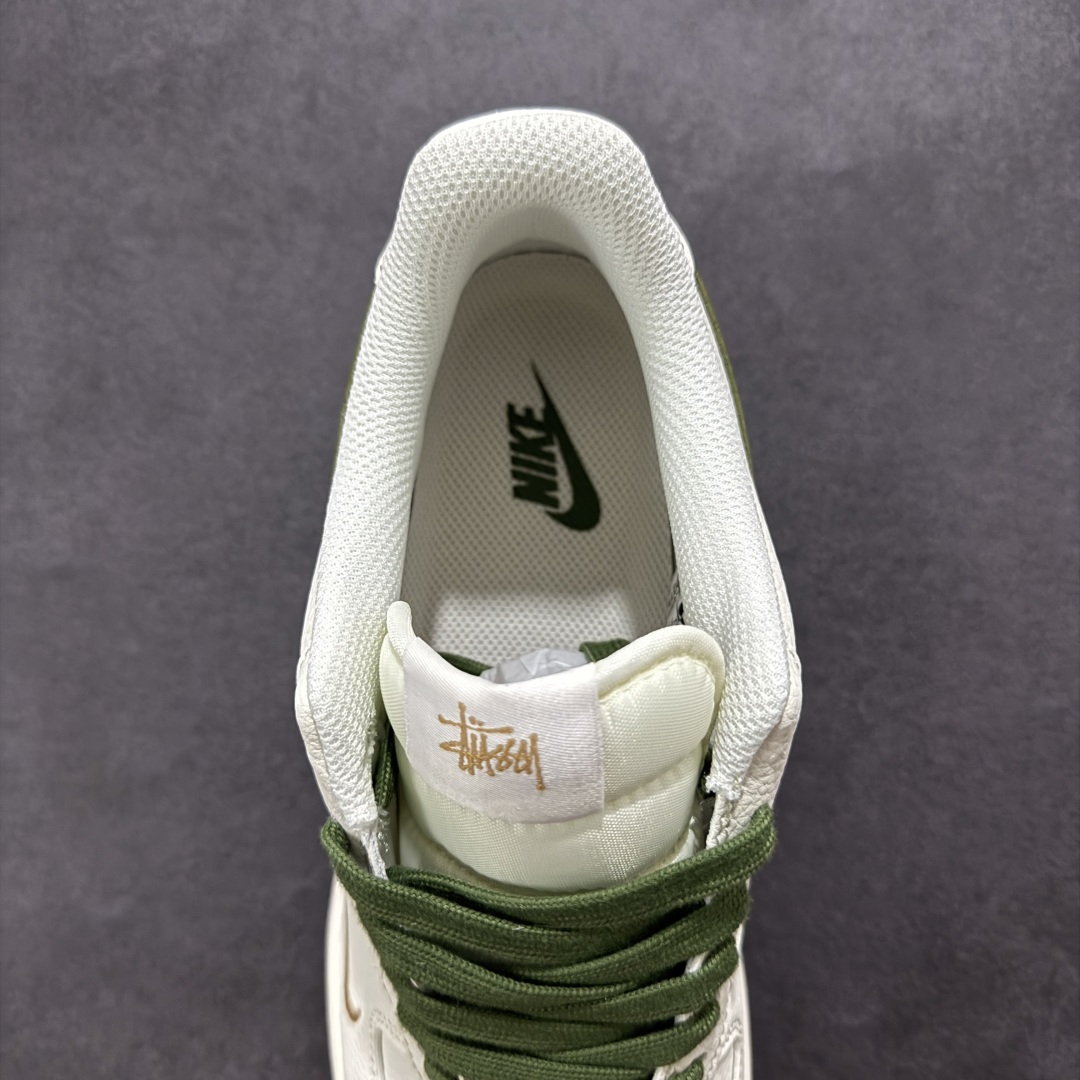  
【定制版】Nike Air Force 1'07 Low 斯图西联名 绿勾金绣 空军一号低帮休闲板鞋
