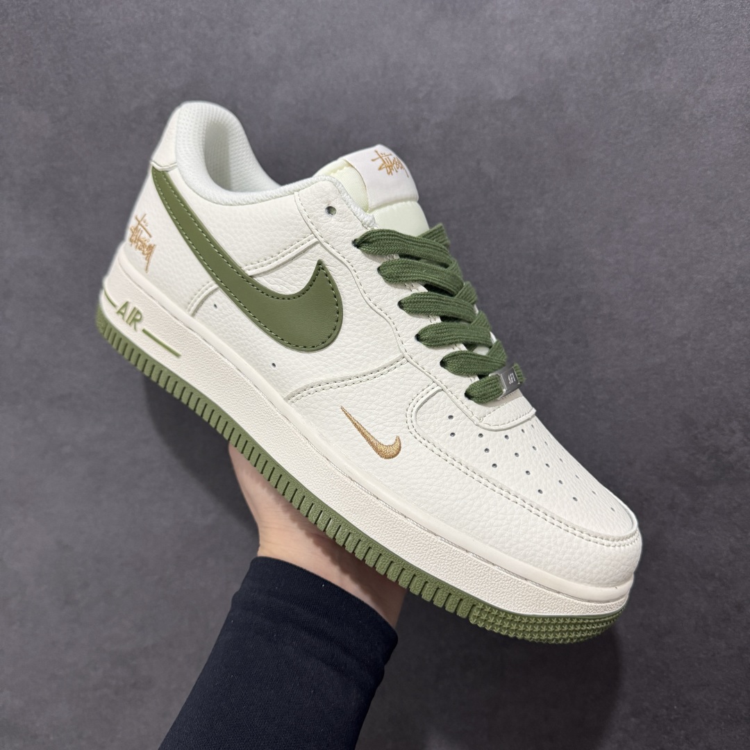  
【定制版】Nike Air Force 1'07 Low 斯图西联名 绿勾金绣 空军一号低帮休闲板鞋