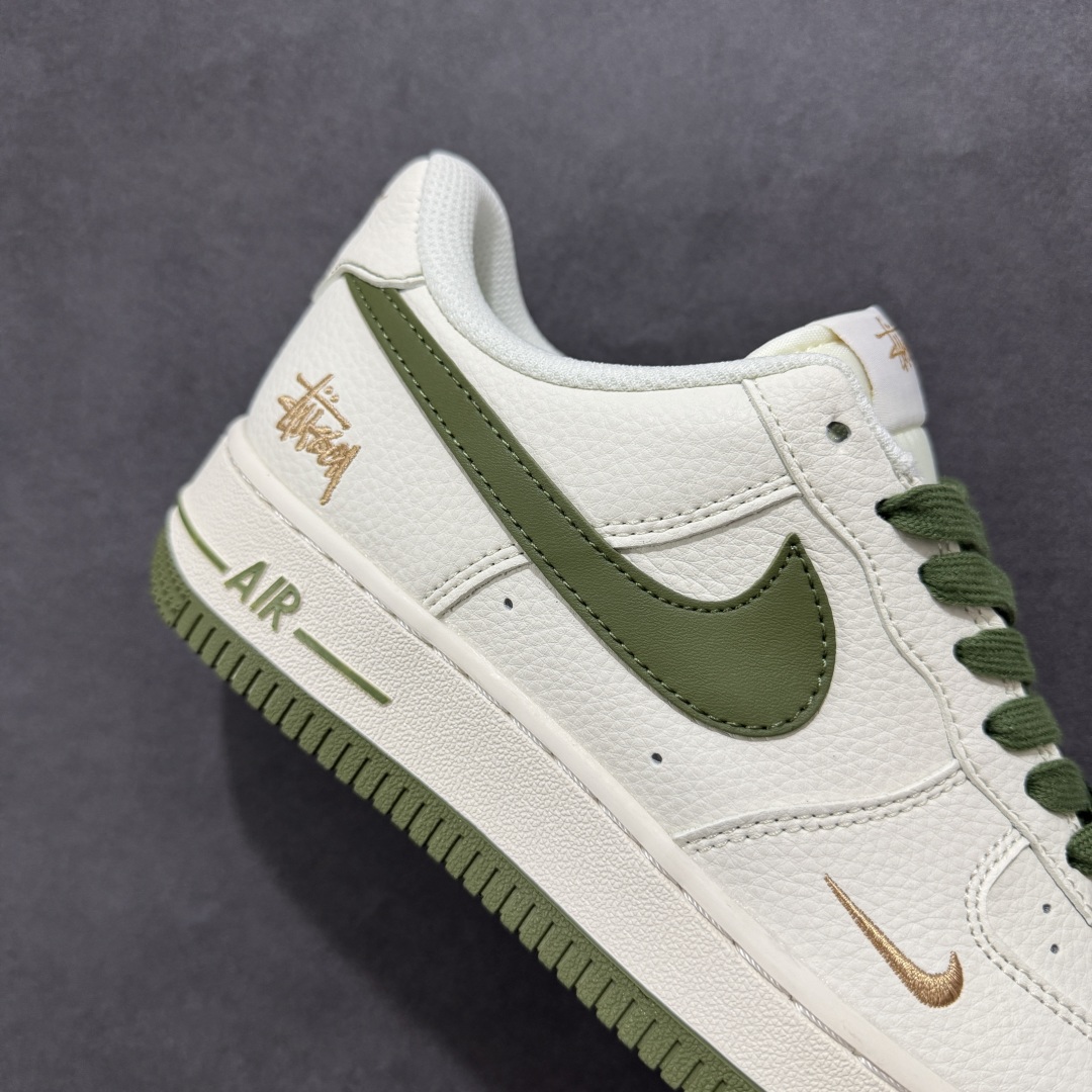  
【定制版】Nike Air Force 1'07 Low 斯图西联名 绿勾金绣 空军一号低帮休闲板鞋