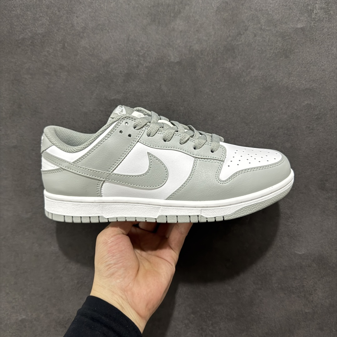  
【纯原】Nike Dunk Low 灰白 2.0
此款以简约大方的造型设计，给人以随性休闲的时尚格调
