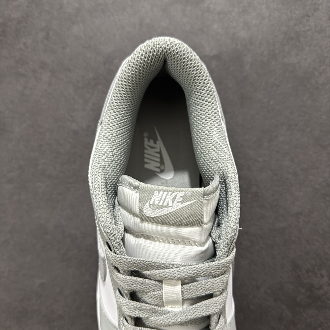  
【纯原】Nike Dunk Low 灰白 2.0
此款以简约大方的造型设计，给人以随性休闲的时尚格调