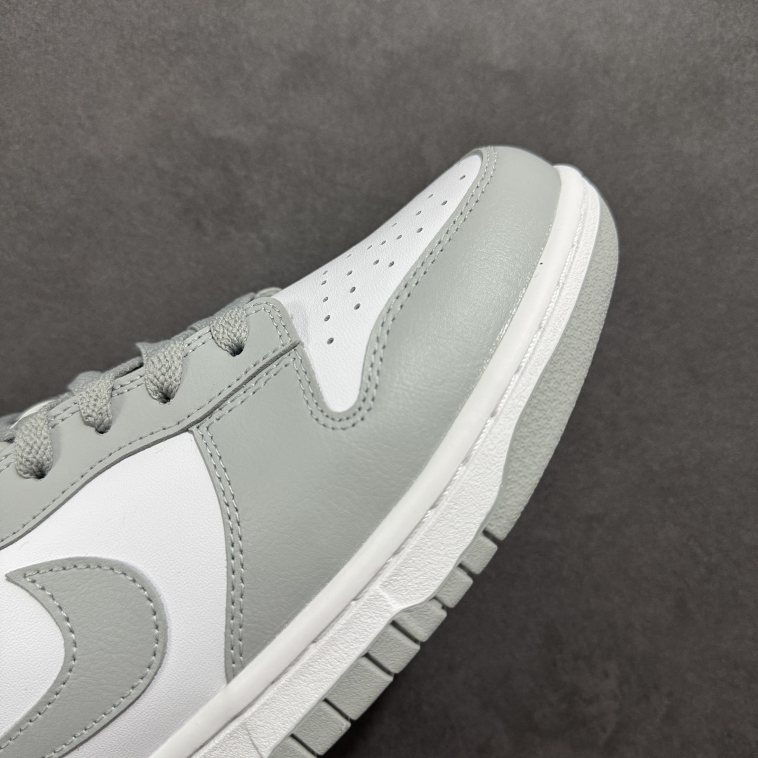  
【纯原】Nike Dunk Low 灰白 2.0
此款以简约大方的造型设计，给人以随性休闲的时尚格调