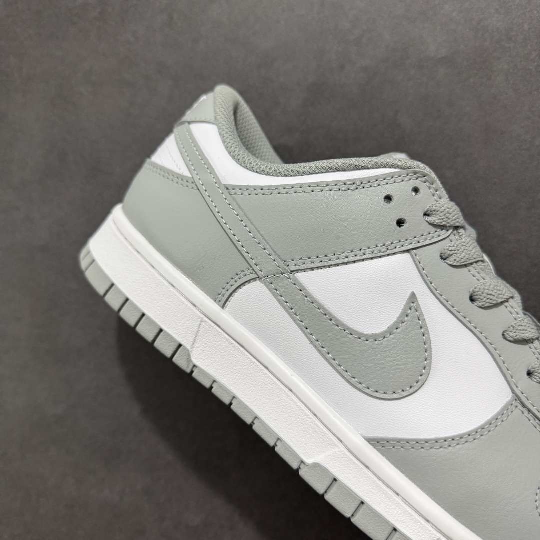  
【纯原】Nike Dunk Low 灰白 2.0
此款以简约大方的造型设计，给人以随性休闲的时尚格调