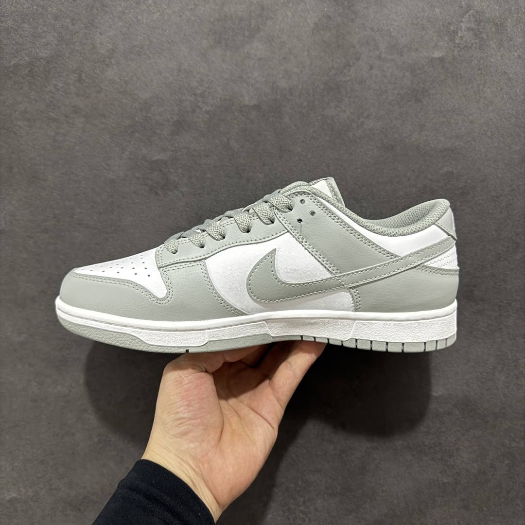  
【纯原】Nike Dunk Low 灰白 2.0
此款以简约大方的造型设计，给人以随性休闲的时尚格调