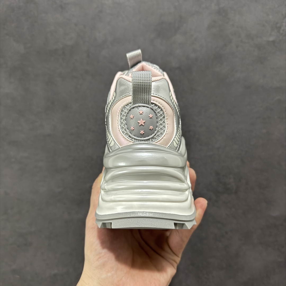 图片[4]-【公司级】GG-CC赵露思2025新款厚底增高休闲运动老爹鞋系列 #广东大厂出品 7CM厚底增高 星河粒子 银白粉色 银角大王 完美细节 25ss春季新款厚底增高 大长腿 时髦look轻松定格 不费力展现率性氛围 高档银盒 酷帅机能风不规则设计大底 拼色造型设计 轻便舒适百搭 GGCC银白配色好温柔 三层组合月牙底 柔软有弹性的月牙底和增加舒适度显腿长的7cm增高 长时间走路和站立都不累脚舒适度和少女感 厚底增高 不管怎么搭都好看~ 尺码： 35 36 37 38 39 40-选品中心