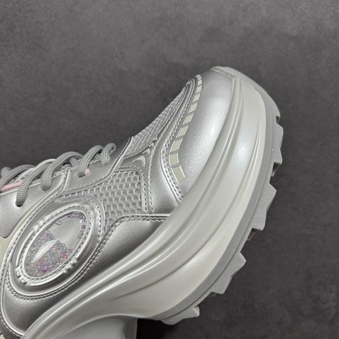 图片[5]-【公司级】GG-CC赵露思2025新款厚底增高休闲运动老爹鞋系列 #广东大厂出品 7CM厚底增高 星河粒子 银白粉色 银角大王 完美细节 25ss春季新款厚底增高 大长腿 时髦look轻松定格 不费力展现率性氛围 高档银盒 酷帅机能风不规则设计大底 拼色造型设计 轻便舒适百搭 GGCC银白配色好温柔 三层组合月牙底 柔软有弹性的月牙底和增加舒适度显腿长的7cm增高 长时间走路和站立都不累脚舒适度和少女感 厚底增高 不管怎么搭都好看~ 尺码： 35 36 37 38 39 40-选品中心