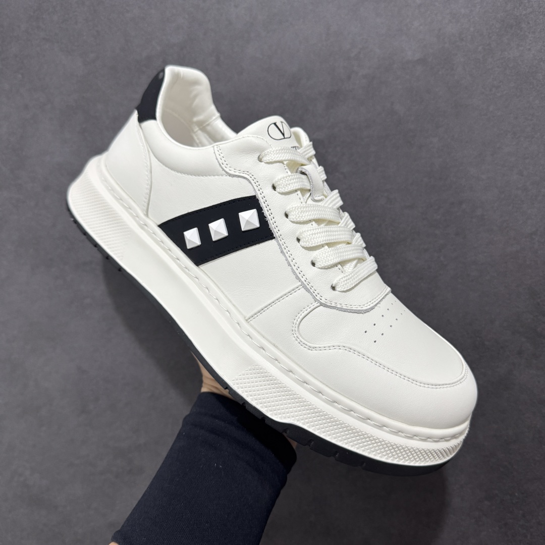 420 【广东纯原版本】Valentino 华伦天奴 Rockstud untitled 厚底休闲铆钉小白鞋