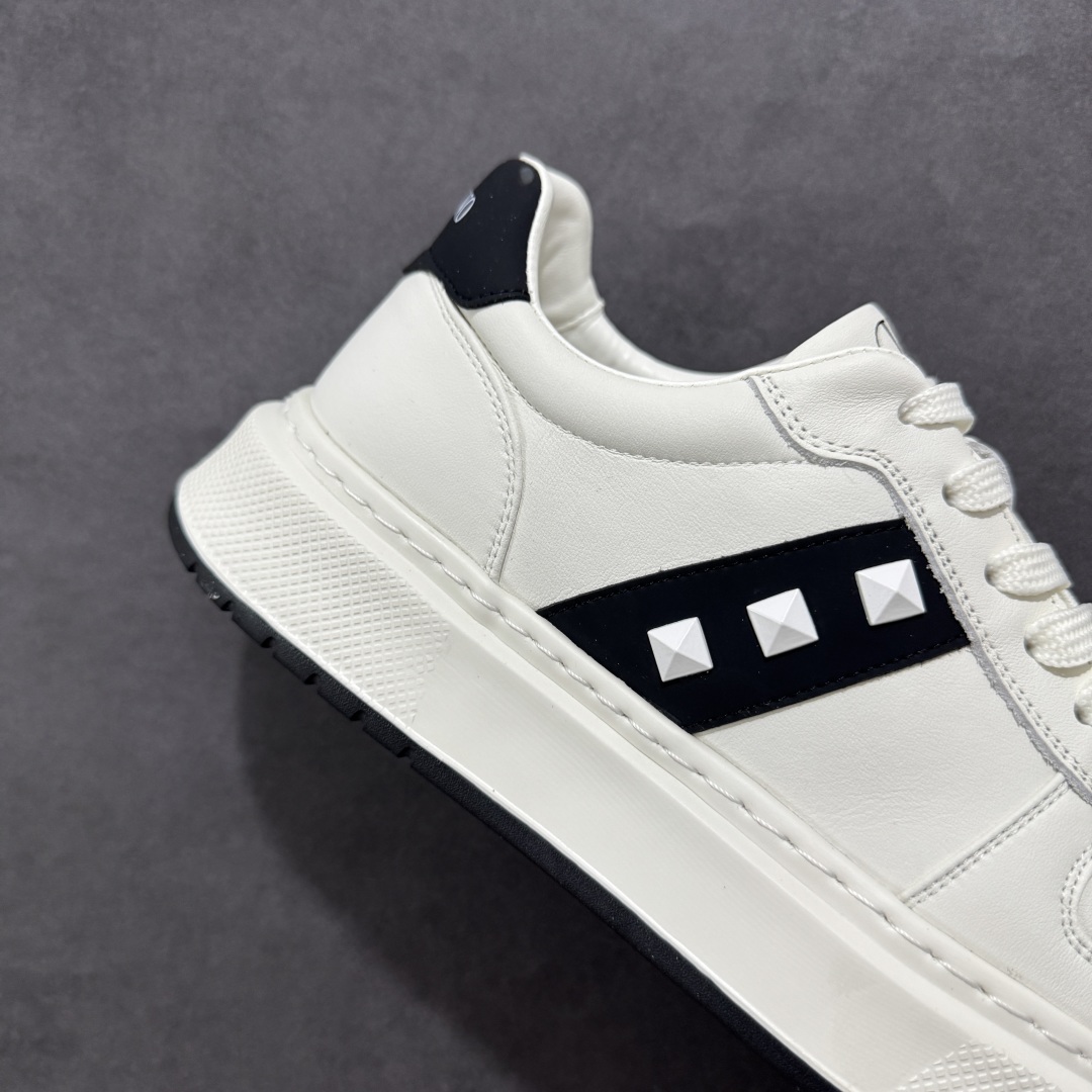 420 【广东纯原版本】Valentino 华伦天奴 Rockstud untitled 厚底休闲铆钉小白鞋