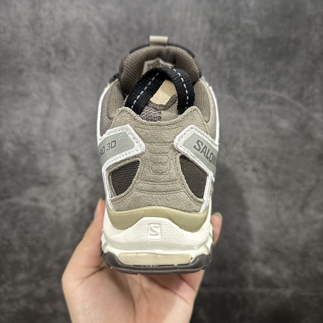 图片[4]-【PK升级版】全新版本 纯原大厂出品 萨洛蒙 Salomon XA PRO 3D Suede 户外轻便机能鞋 477920 纯原外贸平台特供订单 耗时半年巨作 全套原纸板楦头开发 原厂特供网布配套加持 确保原汁原味 完美呈现版型 原档数据独家私模五层组合大底 原装Ortholite轻量化鞋垫 中底布带钢印编号 原厂TPU锁扣 进口港宝加持 后跟自然饱满 还原公司包裹性 鞋面以“锯齿”状的包裹系统呈现 在基色底之下加入了各种色点缀 将公司的最新技术和时尚前卫的造型融入耐用的长跑款式中 鞋面由 TPU 薄膜制成 并焊接在高耐磨网眼上 使其既时尚又坚固 由 ACS底盘支撑 可增强稳定性和支撑力 以及由橡胶凸耳 Contragrip外底覆盖的 EVA 缓冲中底 旨在应对崎岖的地形 鞋舌上的彩色Salomon 标签、Quicklace 系统以及鞋头、鞋舌和鞋跟上的附加品牌使细节更加完美 让穿着者可以轻松驾驭户外与通勤下的任何运动生活场景 无缝鞋身户外随意纵横 颜值与脚感兼备 出街通勤 绝对非常吸睛 你值得拥有 尺码：36 36.5 37 38 38.5 39 40 40.5 41 42 42.5 43 44 44.5 45-选品中心