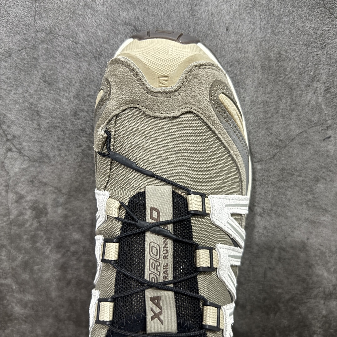 图片[5]-【PK升级版】全新版本 纯原大厂出品 萨洛蒙 Salomon XA PRO 3D Suede 户外轻便机能鞋 477920 纯原外贸平台特供订单 耗时半年巨作 全套原纸板楦头开发 原厂特供网布配套加持 确保原汁原味 完美呈现版型 原档数据独家私模五层组合大底 原装Ortholite轻量化鞋垫 中底布带钢印编号 原厂TPU锁扣 进口港宝加持 后跟自然饱满 还原公司包裹性 鞋面以“锯齿”状的包裹系统呈现 在基色底之下加入了各种色点缀 将公司的最新技术和时尚前卫的造型融入耐用的长跑款式中 鞋面由 TPU 薄膜制成 并焊接在高耐磨网眼上 使其既时尚又坚固 由 ACS底盘支撑 可增强稳定性和支撑力 以及由橡胶凸耳 Contragrip外底覆盖的 EVA 缓冲中底 旨在应对崎岖的地形 鞋舌上的彩色Salomon 标签、Quicklace 系统以及鞋头、鞋舌和鞋跟上的附加品牌使细节更加完美 让穿着者可以轻松驾驭户外与通勤下的任何运动生活场景 无缝鞋身户外随意纵横 颜值与脚感兼备 出街通勤 绝对非常吸睛 你值得拥有 尺码：36 36.5 37 38 38.5 39 40 40.5 41 42 42.5 43 44 44.5 45-选品中心