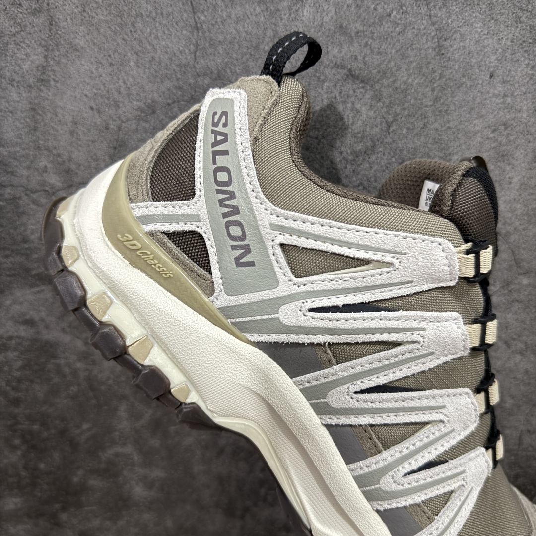 图片[7]-【PK升级版】全新版本 纯原大厂出品 萨洛蒙 Salomon XA PRO 3D Suede 户外轻便机能鞋 477920 纯原外贸平台特供订单 耗时半年巨作 全套原纸板楦头开发 原厂特供网布配套加持 确保原汁原味 完美呈现版型 原档数据独家私模五层组合大底 原装Ortholite轻量化鞋垫 中底布带钢印编号 原厂TPU锁扣 进口港宝加持 后跟自然饱满 还原公司包裹性 鞋面以“锯齿”状的包裹系统呈现 在基色底之下加入了各种色点缀 将公司的最新技术和时尚前卫的造型融入耐用的长跑款式中 鞋面由 TPU 薄膜制成 并焊接在高耐磨网眼上 使其既时尚又坚固 由 ACS底盘支撑 可增强稳定性和支撑力 以及由橡胶凸耳 Contragrip外底覆盖的 EVA 缓冲中底 旨在应对崎岖的地形 鞋舌上的彩色Salomon 标签、Quicklace 系统以及鞋头、鞋舌和鞋跟上的附加品牌使细节更加完美 让穿着者可以轻松驾驭户外与通勤下的任何运动生活场景 无缝鞋身户外随意纵横 颜值与脚感兼备 出街通勤 绝对非常吸睛 你值得拥有 尺码：36 36.5 37 38 38.5 39 40 40.5 41 42 42.5 43 44 44.5 45-选品中心