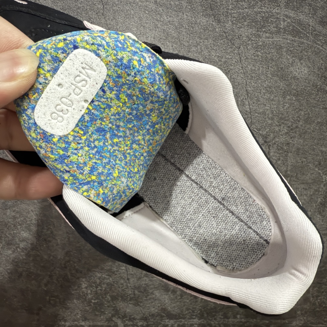 图片[9]-【CS纯原版】Puma Speedcat OG Sparco 彪马罗马阿莫尔系列 复古运动休闲赛车跑鞋 黑粉 市场第一梯队品质 版型 细节 烫金走线 完全碾压市场任意版本 欢迎对比🆚 工厂耗时3个月开发 原装档案原数据纸版楦型 采用固色翻毛皮鞋面材质(正确二次成型\’猛帮\’成型工艺🆚区别市面版本!!) 外置原数据开发轻量耐磨橡胶大底💪🏻 全球知名运动品牌PUMA宝马赛车系列 融合了宝马车队的标志性配色 以趣味十足又前卫复古的设计引领潮流 将赛道精神融入街头时尚 开启前卫竞速之旅 主打前卫复古风 Roma鞋款的鞋侧以复古的流线造型 缀以宝马经典Logo 巧妙吸睛 而Speedcat鞋款以亮眼三色条纹元素缀以舒适鞋面 赋予了独特的个性美学 演绎赛车的无尽能量 货号：398846 09 尺码：35-45-选品中心