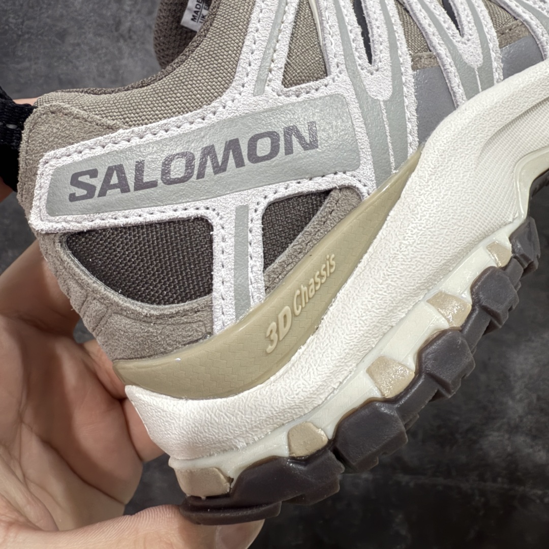 图片[3]-【PK升级版】全新版本 纯原大厂出品 萨洛蒙 Salomon XA PRO 3D Suede 户外轻便机能鞋 477920 纯原外贸平台特供订单 耗时半年巨作 全套原纸板楦头开发 原厂特供网布配套加持 确保原汁原味 完美呈现版型 原档数据独家私模五层组合大底 原装Ortholite轻量化鞋垫 中底布带钢印编号 原厂TPU锁扣 进口港宝加持 后跟自然饱满 还原公司包裹性 鞋面以“锯齿”状的包裹系统呈现 在基色底之下加入了各种色点缀 将公司的最新技术和时尚前卫的造型融入耐用的长跑款式中 鞋面由 TPU 薄膜制成 并焊接在高耐磨网眼上 使其既时尚又坚固 由 ACS底盘支撑 可增强稳定性和支撑力 以及由橡胶凸耳 Contragrip外底覆盖的 EVA 缓冲中底 旨在应对崎岖的地形 鞋舌上的彩色Salomon 标签、Quicklace 系统以及鞋头、鞋舌和鞋跟上的附加品牌使细节更加完美 让穿着者可以轻松驾驭户外与通勤下的任何运动生活场景 无缝鞋身户外随意纵横 颜值与脚感兼备 出街通勤 绝对非常吸睛 你值得拥有 尺码：36 36.5 37 38 38.5 39 40 40.5 41 42 42.5 43 44 44.5 45-选品中心