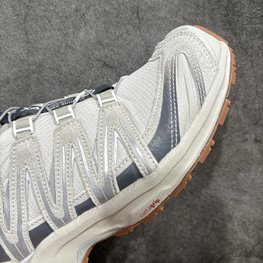 图片[6]-【PK升级版】全新版本 纯原大厂出品 萨洛蒙 Salomon XA PRO 3D Suede 户外轻便机能鞋 纯原外贸平台特供订单 耗时半年巨作 全套原纸板楦头开发 原厂特供网布配套加持 确保原汁原味 完美呈现版型 原档数据独家私模五层组合大底 原装Ortholite轻量化鞋垫 中底布带钢印编号 原厂TPU锁扣 进口港宝加持 后跟自然饱满 还原公司包裹性 鞋面以“锯齿”状的包裹系统呈现 在基色底之下加入了各种色点缀 将公司的最新技术和时尚前卫的造型融入耐用的长跑款式中 鞋面由 TPU 薄膜制成 并焊接在高耐磨网眼上 使其既时尚又坚固 由 ACS底盘支撑 可增强稳定性和支撑力 以及由橡胶凸耳 Contragrip外底覆盖的 EVA 缓冲中底 旨在应对崎岖的地形 鞋舌上的彩色Salomon 标签、Quicklace 系统以及鞋头、鞋舌和鞋跟上的附加品牌使细节更加完美 让穿着者可以轻松驾驭户外与通勤下的任何运动生活场景 无缝鞋身户外随意纵横 颜值与脚感兼备 出街通勤 绝对非常吸睛 你值得拥有 尺码：36 36.5 37 38 38.5 39 40 40.5 41 42 42.5 43 44 44.5 45-选品中心