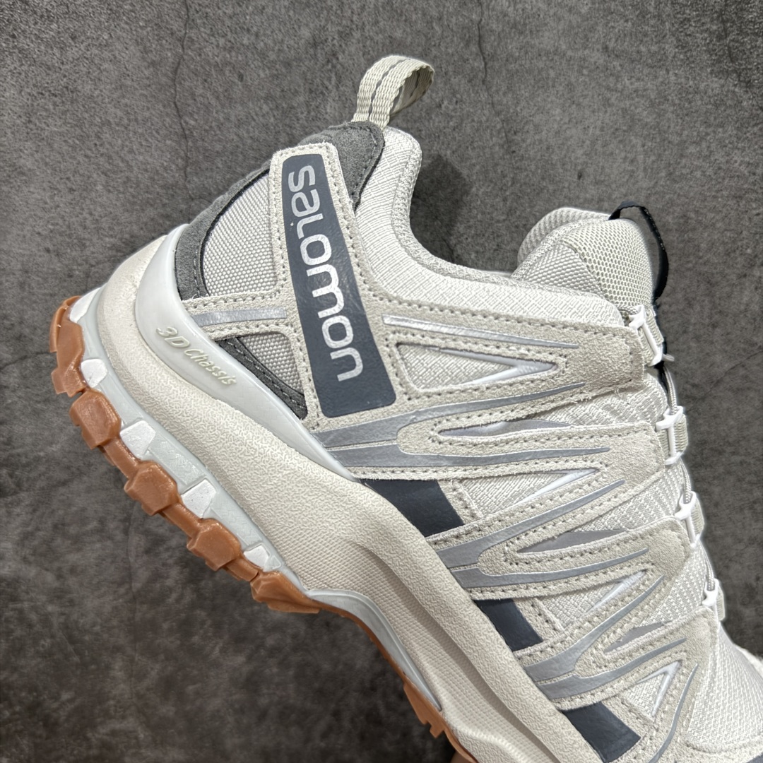 图片[7]-【PK升级版】全新版本 纯原大厂出品 萨洛蒙 Salomon XA PRO 3D Suede 户外轻便机能鞋 纯原外贸平台特供订单 耗时半年巨作 全套原纸板楦头开发 原厂特供网布配套加持 确保原汁原味 完美呈现版型 原档数据独家私模五层组合大底 原装Ortholite轻量化鞋垫 中底布带钢印编号 原厂TPU锁扣 进口港宝加持 后跟自然饱满 还原公司包裹性 鞋面以“锯齿”状的包裹系统呈现 在基色底之下加入了各种色点缀 将公司的最新技术和时尚前卫的造型融入耐用的长跑款式中 鞋面由 TPU 薄膜制成 并焊接在高耐磨网眼上 使其既时尚又坚固 由 ACS底盘支撑 可增强稳定性和支撑力 以及由橡胶凸耳 Contragrip外底覆盖的 EVA 缓冲中底 旨在应对崎岖的地形 鞋舌上的彩色Salomon 标签、Quicklace 系统以及鞋头、鞋舌和鞋跟上的附加品牌使细节更加完美 让穿着者可以轻松驾驭户外与通勤下的任何运动生活场景 无缝鞋身户外随意纵横 颜值与脚感兼备 出街通勤 绝对非常吸睛 你值得拥有 尺码：36 36.5 37 38 38.5 39 40 40.5 41 42 42.5 43 44 44.5 45-选品中心