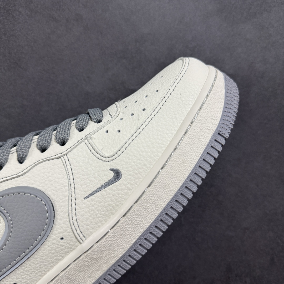 260 NIke Air Force 1 '07 Low “斯图西联名——米灰小三勾”空军一号 低帮 运动鞋 休闲鞋 HH7518-060