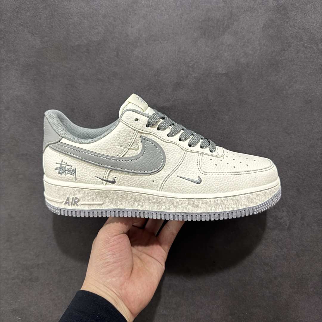 260 NIke Air Force 1 '07 Low “斯图西联名——米灰小三勾”空军一号 低帮 运动鞋 休闲鞋 HH7518-060