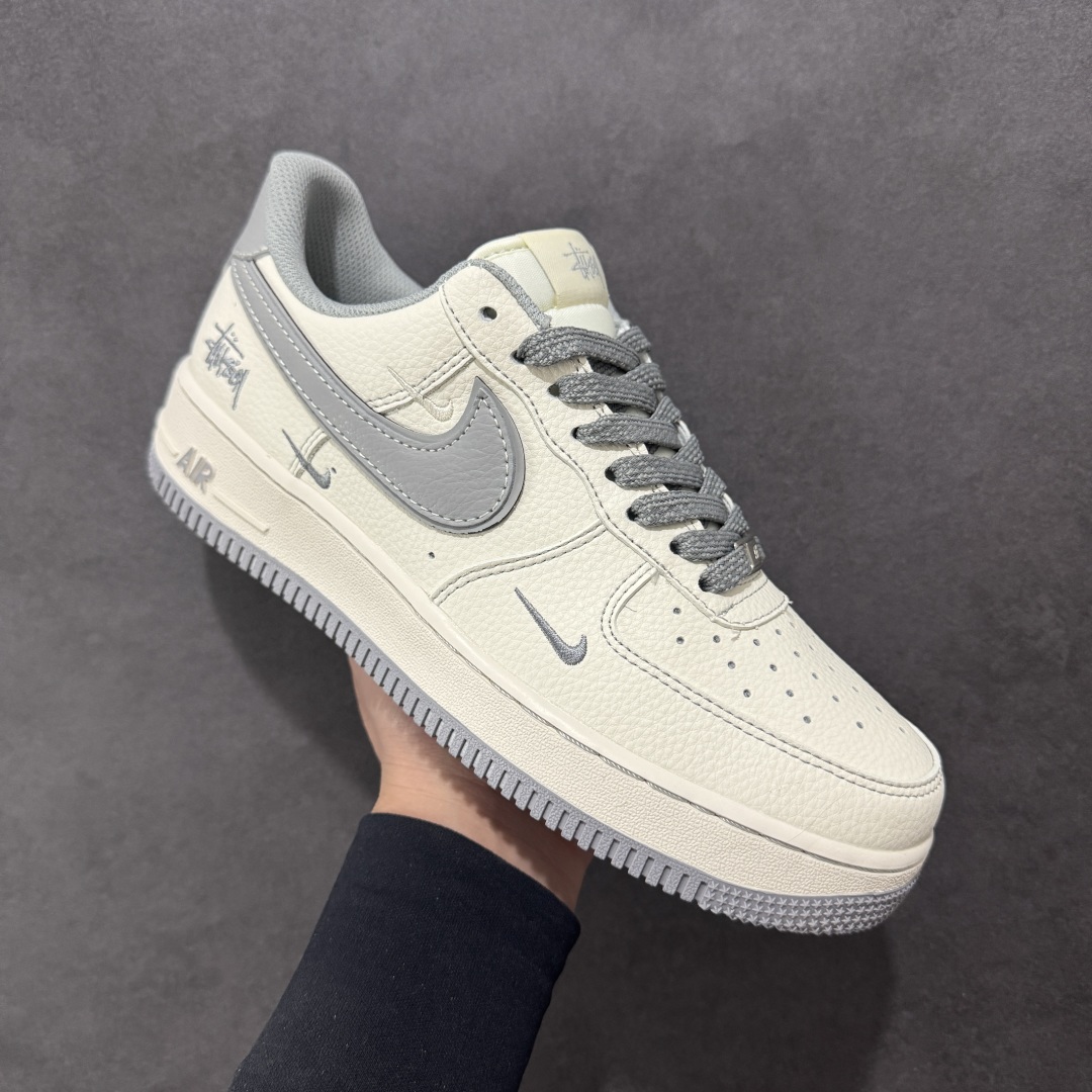 260 NIke Air Force 1 '07 Low “斯图西联名——米灰小三勾”空军一号 低帮 运动鞋 休闲鞋 HH7518-060