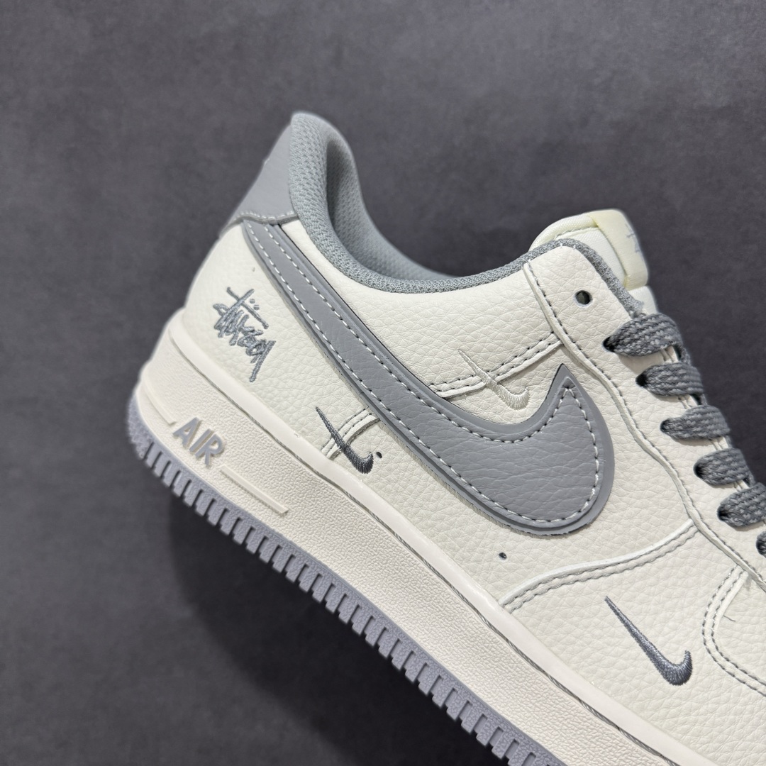 260 NIke Air Force 1 '07 Low “斯图西联名——米灰小三勾”空军一号 低帮 运动鞋 休闲鞋 HH7518-060