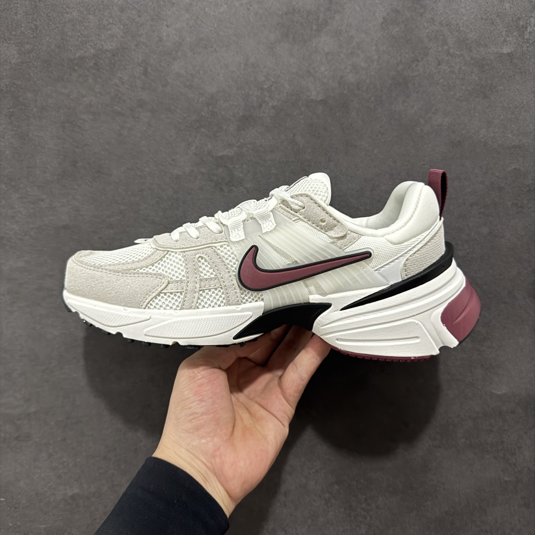 图片[2]-【公司级】NK V2k Runtekk 复古老爹鞋跑步鞋 HQ3500-100 材质上使用大面积网眼 皮革 TPU 组成 支撑和透气性肯定不错 中底处由 Cushlon 泡绵打造 保证在压马路时可以提供优秀脚感 并通过一手做旧氧化效果突出复古感 中底造型很容易让大家联想到巴黎世家3XL 增高效果同样不能忽视 尺码：36 36.5 37.5 38 38.5 39 40-选品中心