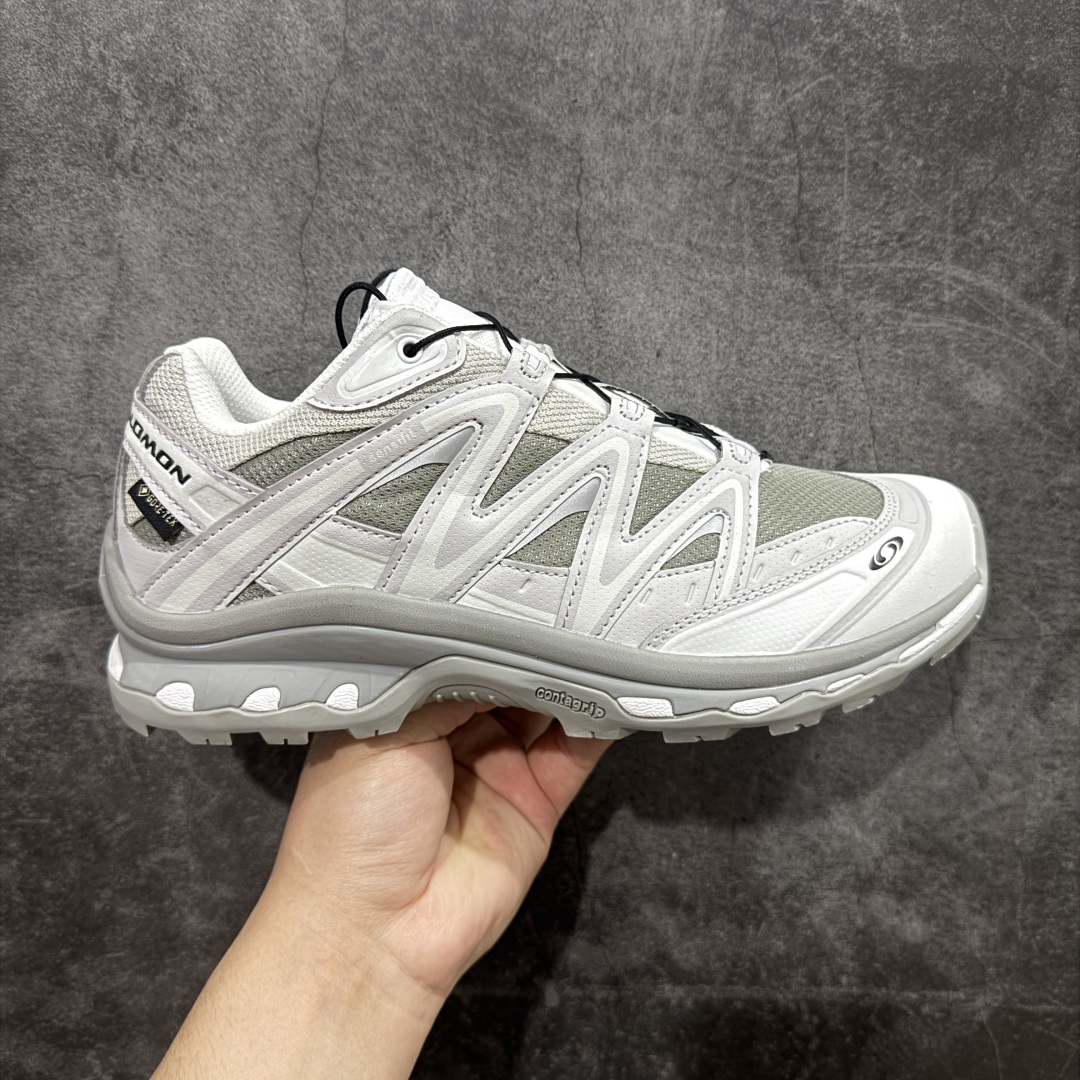 【PK升级版】Salomon XT-QUEST ADV 萨洛蒙 时尚 舒适减震防滑耐磨 低帮跑步鞋 男女同款 474296 纯原外贸平台特供订单 耗时半年巨作 全套原纸板楦头开发 原厂特供网布配套加持 确保原汁原味 完美呈现版型 原档数据独家私模五层组合大底 男女鞋同步官方 原装Ortholite轻量化鞋垫 中底布带钢印编号 原厂TPU锁扣 进口港宝加持 后跟自然饱满 还原公司包裹性 基于 SALOMON 初代 XT 鞋身造型并搭载 4D ADVANCED CHASSIS™ 大底打造而成 为这款 XT-QUEST 带来了多项足部控制与保护等功能性 如在运动过程中控制左右晃动的过程而提高稳定性、改善长途越野过程中足中到足尖的过渡、提高感知岩石的精确度以抵抗尖锐物体对脚底的伤害以及采用动态缓冲来增强穿着舒适感 从而减轻疲劳感 使 XT-QUEST 成为一双舒适且安全的户外之履 尺码:36 36.5 37.5 38 38.5 39 40 40.5 41 42 42.5 43 44 44.5 45-选品中心