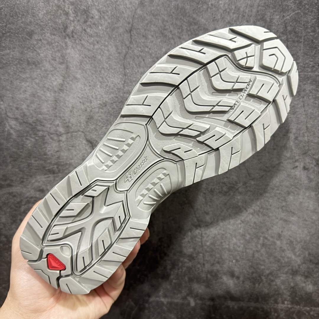 图片[9]-【PK升级版】Salomon XT-QUEST ADV 萨洛蒙 时尚 舒适减震防滑耐磨 低帮跑步鞋 男女同款 474296 纯原外贸平台特供订单 耗时半年巨作 全套原纸板楦头开发 原厂特供网布配套加持 确保原汁原味 完美呈现版型 原档数据独家私模五层组合大底 男女鞋同步官方 原装Ortholite轻量化鞋垫 中底布带钢印编号 原厂TPU锁扣 进口港宝加持 后跟自然饱满 还原公司包裹性 基于 SALOMON 初代 XT 鞋身造型并搭载 4D ADVANCED CHASSIS™ 大底打造而成 为这款 XT-QUEST 带来了多项足部控制与保护等功能性 如在运动过程中控制左右晃动的过程而提高稳定性、改善长途越野过程中足中到足尖的过渡、提高感知岩石的精确度以抵抗尖锐物体对脚底的伤害以及采用动态缓冲来增强穿着舒适感 从而减轻疲劳感 使 XT-QUEST 成为一双舒适且安全的户外之履 尺码：36 36.5 37.5 38 38.5 39 40 40.5 41 42 42.5 43 44 44.5 45-选品中心