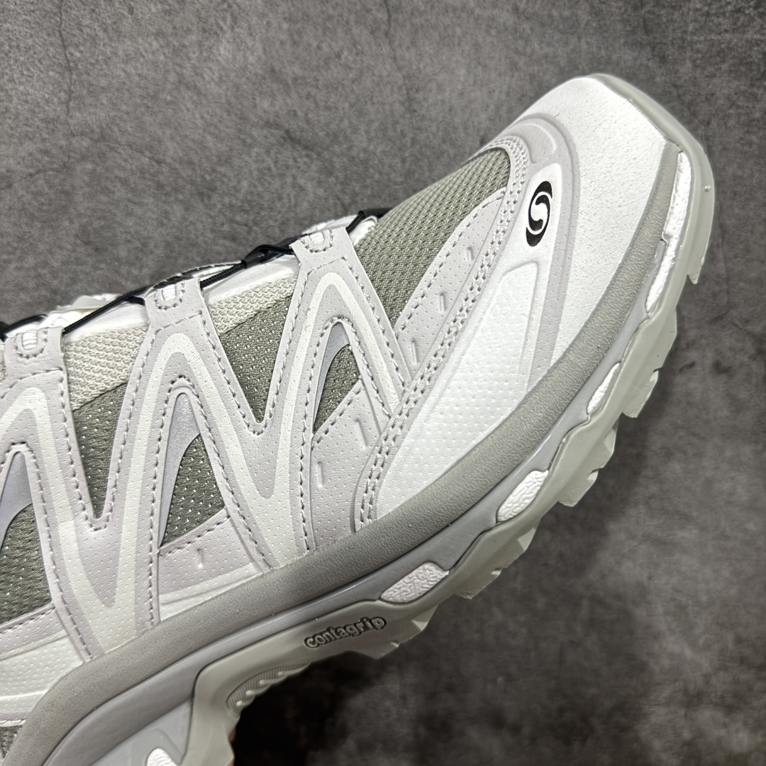 图片[6]-【PK升级版】Salomon XT-QUEST ADV 萨洛蒙 时尚 舒适减震防滑耐磨 低帮跑步鞋 男女同款 474296 纯原外贸平台特供订单 耗时半年巨作 全套原纸板楦头开发 原厂特供网布配套加持 确保原汁原味 完美呈现版型 原档数据独家私模五层组合大底 男女鞋同步官方 原装Ortholite轻量化鞋垫 中底布带钢印编号 原厂TPU锁扣 进口港宝加持 后跟自然饱满 还原公司包裹性 基于 SALOMON 初代 XT 鞋身造型并搭载 4D ADVANCED CHASSIS™ 大底打造而成 为这款 XT-QUEST 带来了多项足部控制与保护等功能性 如在运动过程中控制左右晃动的过程而提高稳定性、改善长途越野过程中足中到足尖的过渡、提高感知岩石的精确度以抵抗尖锐物体对脚底的伤害以及采用动态缓冲来增强穿着舒适感 从而减轻疲劳感 使 XT-QUEST 成为一双舒适且安全的户外之履 尺码：36 36.5 37.5 38 38.5 39 40 40.5 41 42 42.5 43 44 44.5 45-选品中心