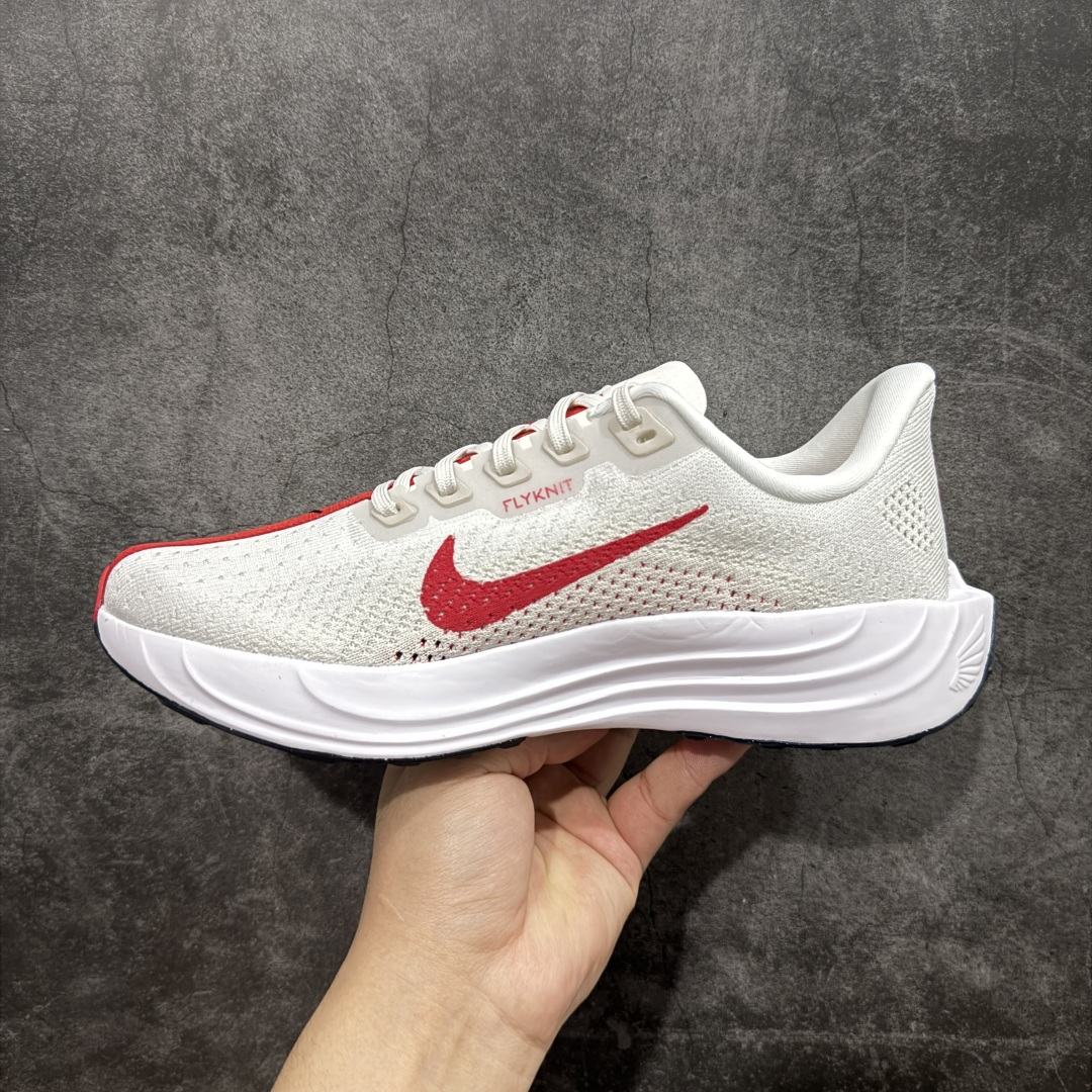 图片[2]-【RS纯原】Nike Pegasus Plus 超级飞马系列马拉松跑步鞋 FQ7262-003 平台专供 充正品质 之前未流通市场版本 内里嵌入定型海绵 中底搭载前Zoom+全掌React配置 全部原鞋开发打造 所有细节全部同步原版 全新一代拥有 Zoom Air 一如既往的稳定感和流畅感 鞋面采用工程网眼设计 为特定高热区域营造出色透气性 进一步增加鞋面的穿孔数量 让足部能够快速散热 中足搭配 Flywire 飞线 在高速运动时营造舒适稳定的贴合感 内置Zoon气垫加持 动力十足！ 尺码：39 40 40.5 41 42 42.5 43 44 44.5 45 46-选品中心