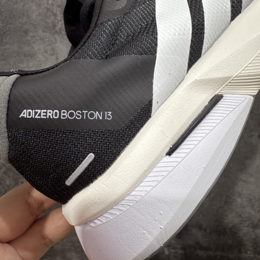 图片[3]-【纯原版】Ad Adizero Boston 13 阿迪马拉松系列超轻防滑训练跑步运动鞋 JS4938 市场目前独家使用真碳柱 组合底版本 区别市场涂漆假碳一体大底货 这双跑鞋在保留了前一代的核心科技的基础上，做了一些调整和优化，让跑鞋的脚感更加柔软、回弹和舒适。同时，它也回归了 BOSTON 系列原本的精神，提供了一双适合各种训练和速度的性能跑鞋。 尺码：36 36.5 37 38 38.5 39 40 40.5 41 42 42.5 43 44 44.5 45-选品中心