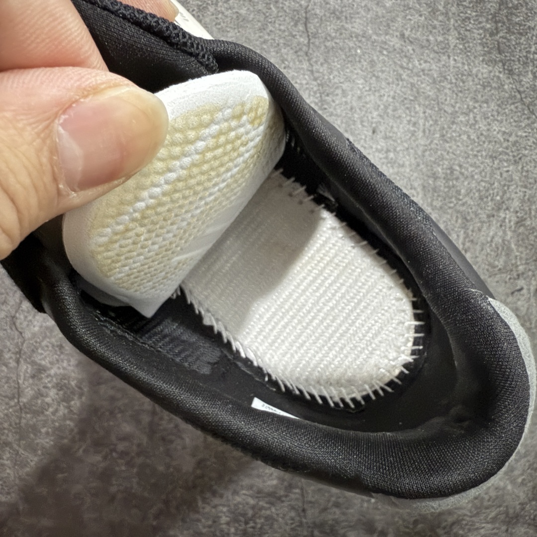 图片[9]-【纯原版】Ad Adizero Boston 13 阿迪马拉松系列超轻防滑训练跑步运动鞋 JS4938 市场目前独家使用真碳柱 组合底版本 区别市场涂漆假碳一体大底货 这双跑鞋在保留了前一代的核心科技的基础上，做了一些调整和优化，让跑鞋的脚感更加柔软、回弹和舒适。同时，它也回归了 BOSTON 系列原本的精神，提供了一双适合各种训练和速度的性能跑鞋。 尺码：36 36.5 37 38 38.5 39 40 40.5 41 42 42.5 43 44 44.5 45-选品中心