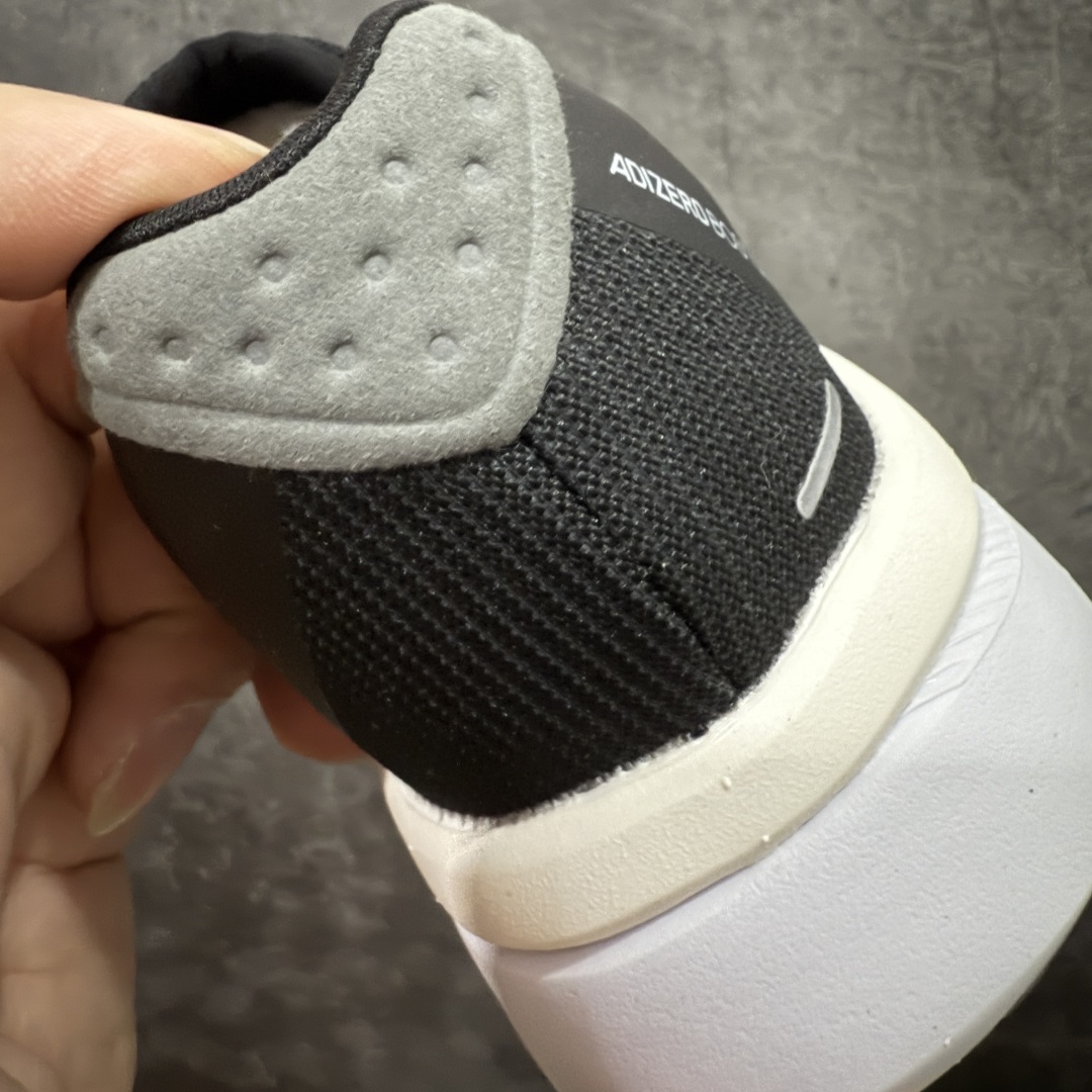 图片[2]-【纯原版】Ad Adizero Boston 13 阿迪马拉松系列超轻防滑训练跑步运动鞋 JS4938 市场目前独家使用真碳柱 组合底版本 区别市场涂漆假碳一体大底货 这双跑鞋在保留了前一代的核心科技的基础上，做了一些调整和优化，让跑鞋的脚感更加柔软、回弹和舒适。同时，它也回归了 BOSTON 系列原本的精神，提供了一双适合各种训练和速度的性能跑鞋。 尺码：36 36.5 37 38 38.5 39 40 40.5 41 42 42.5 43 44 44.5 45-选品中心