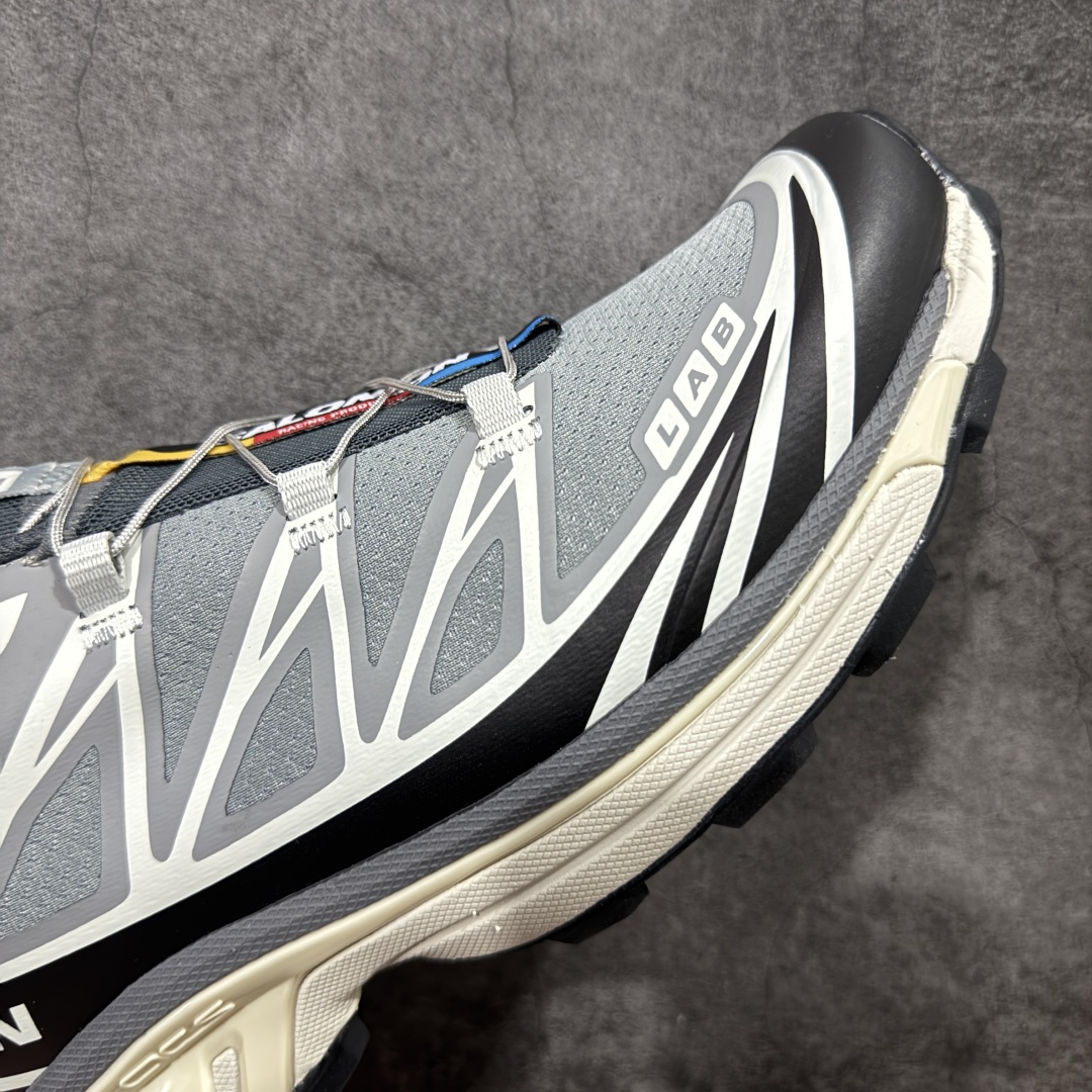 图片[6]-【PZ纯原】SALOMON XT-6 萨洛蒙潮流越野机能户外功能鞋 元祖灰 473057 全新版本出货 好货不怕晚 品质 细节 材料都是肉眼可以见！ 售前售后也是其它工厂无法匹敌！ 纯原外贸平台特供订单 耗时半年巨作 全套原纸板楦头开发 原厂特供网布配套加持 确保原汁原味 完美呈现版型 原档数据独家私模五层组合大底 原装Ortholite轻量化鞋垫 中底布带钢印编号 原厂TPU锁扣 进口港宝加持 后跟自然饱满 还原公司包裹性 鞋面以“锯齿”状的包裹系统呈现 在基色底之下加入了各种色点缀 将公司的最新技术和时尚前卫的造型融入耐用的长跑款式中 鞋面由 TPU 薄膜制成 并焊接在高耐磨网眼上 使其既时尚又坚固 由 ACS底盘支撑 可增强稳定性和支撑力 以及由橡胶凸耳 Contragrip外底覆盖的 EVA 缓冲中底 旨在应对崎岖的地形 鞋舌上的彩色Salomon 标签、Quicklace 系统以及鞋头、鞋舌和鞋跟上的附加品牌使细节更加完美 让穿着者可以轻松驾驭户外与通勤下的任何运动生活场景 无缝鞋身户外随意纵横 颜值与脚感兼备 出街通勤 绝对非常吸睛 你值得拥有 尺码：36 36.5 37.5 38 38.5 39 40 40.5 41 42 42.5 43 44 44.5 45-选品中心